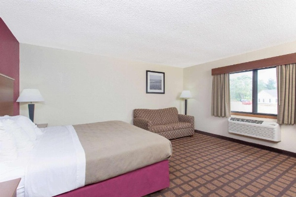 AmericInn by Wyndham Burlington image 16