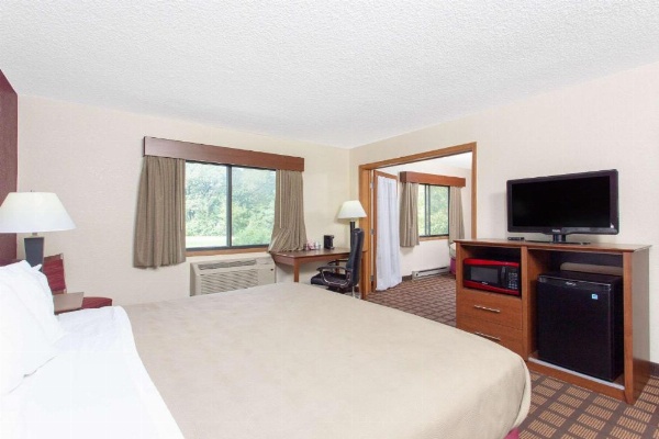 AmericInn by Wyndham Burlington image 17