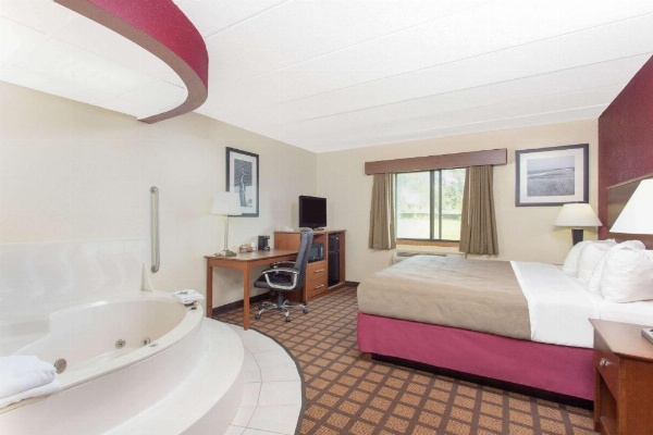 AmericInn by Wyndham Burlington image 18