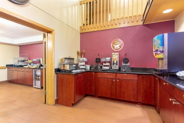 AmericInn by Wyndham Burlington image 21