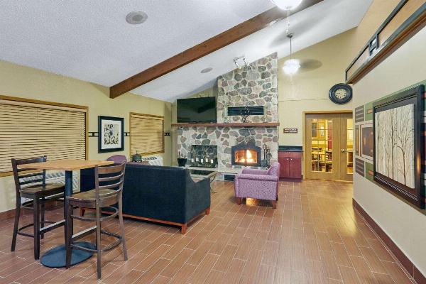 AmericInn by Wyndham Burlington Main image