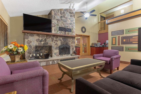 AmericInn by Wyndham Burlington image 4