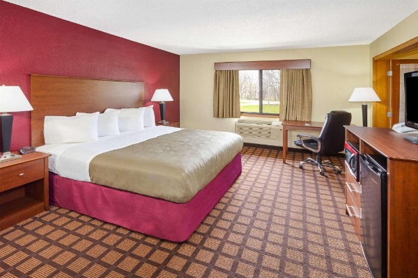 AmericInn by Wyndham Burlington image 9